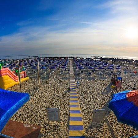 Hotel La Ninfea Montesilvano Marina المظهر الخارجي الصورة