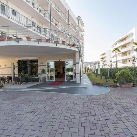 Hotel La Ninfea Montesilvano Marina المظهر الخارجي الصورة