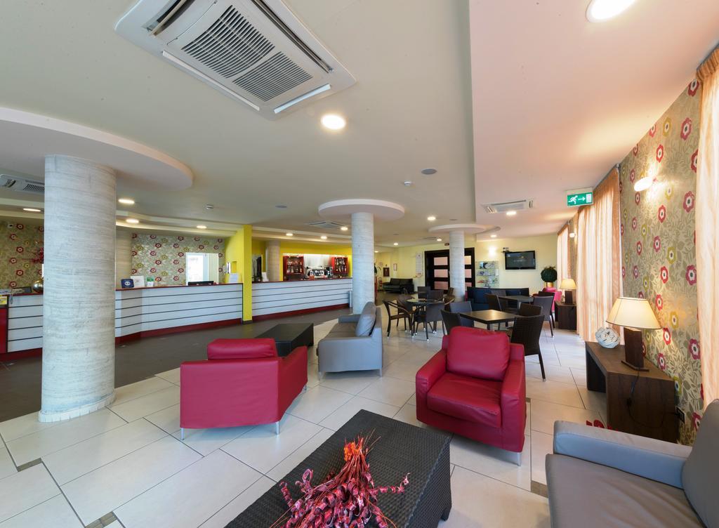 Hotel La Ninfea Montesilvano Marina المظهر الخارجي الصورة