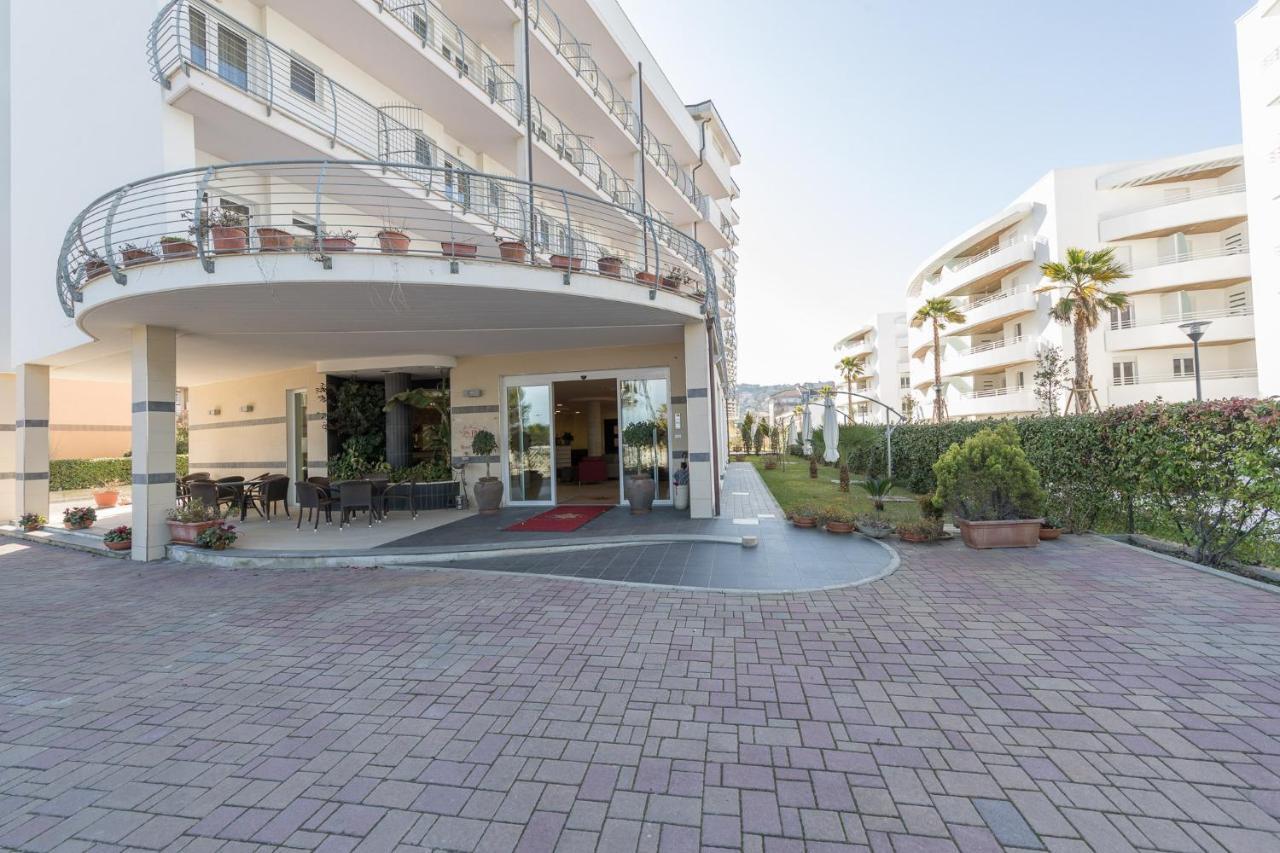 Hotel La Ninfea Montesilvano Marina المظهر الخارجي الصورة