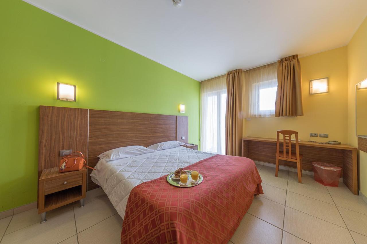Hotel La Ninfea Montesilvano Marina المظهر الخارجي الصورة