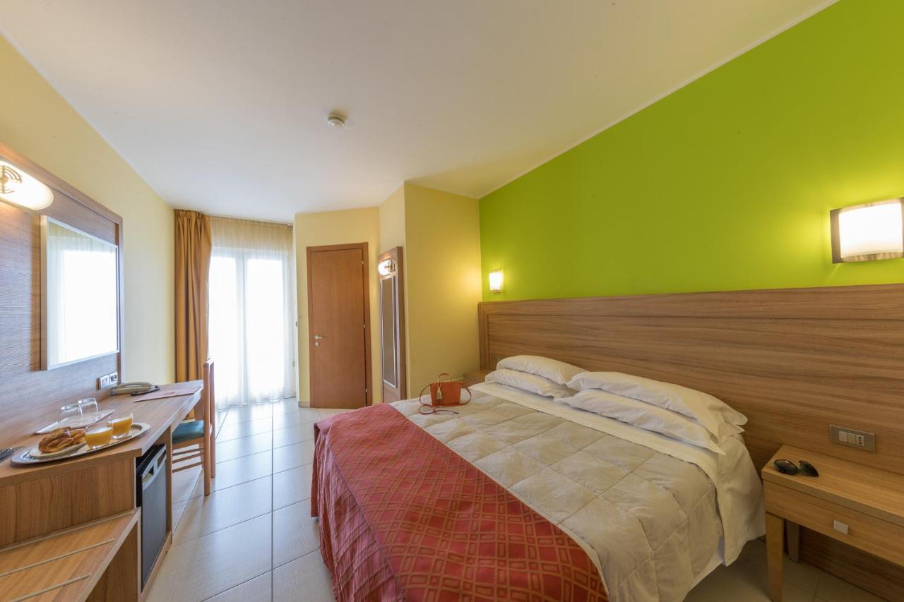 Hotel La Ninfea Montesilvano Marina المظهر الخارجي الصورة