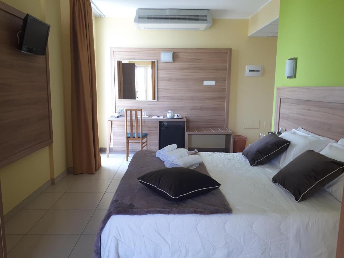 Hotel La Ninfea Montesilvano Marina المظهر الخارجي الصورة