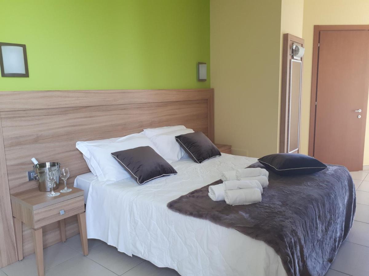 Hotel La Ninfea Montesilvano Marina المظهر الخارجي الصورة